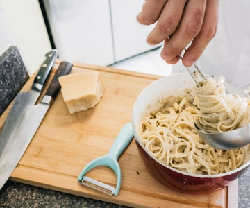 Toronto: Pasta Making Cooking Class at a Local Distillery