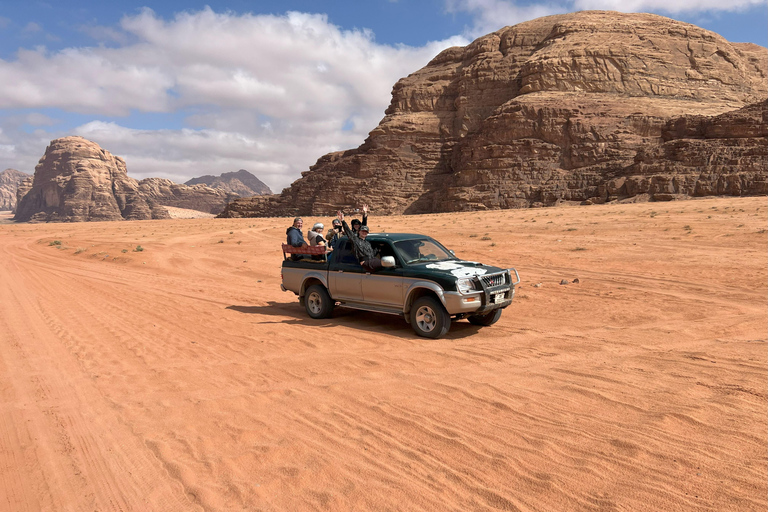 Wadi Rum: Czterogodzinna prywatna wycieczka jeepem z Beduinem