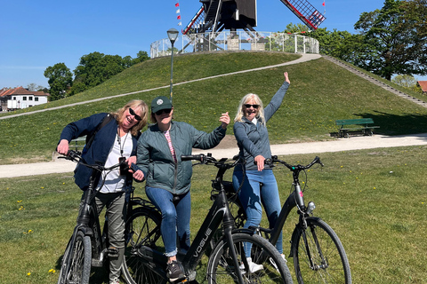 Bruges: The Original Private Bike Tour since 2002 City Highlights Bike Tour in Dutch