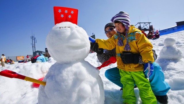 Visit Osaka Kobe Mount Rokko Skiing and Snow Play 1-Day Trip in Kobe