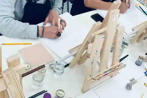 Peignez votre carreau et créez votre pièce unique dans une galerie d'art à Lisbonne