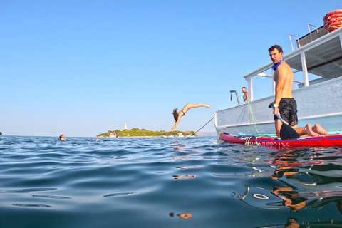Alcudia: Private Boat Charter for Groups with Snorkel & SUP 4h Private Boat Charter