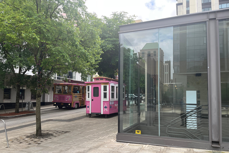 Portland, Oregon: Pink Trolley Hop-On Hop-Off Tour