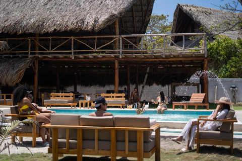 Cartagena: Full day of relaxation at a beach club + Lunch