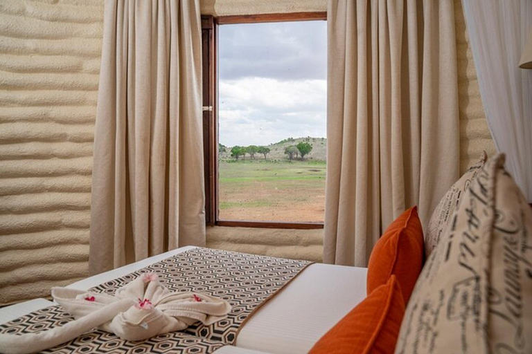 Tsavo East and Salt Lick Safari Lodge 2-Day Tour