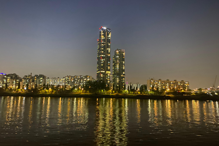 Séoul : Croisière nocturne guidée sur le fleuve Han avec collations et boissonsSéoul : Croisière nocturne guidée sur le fleuve Han et pique-nique dans le parc Hangang