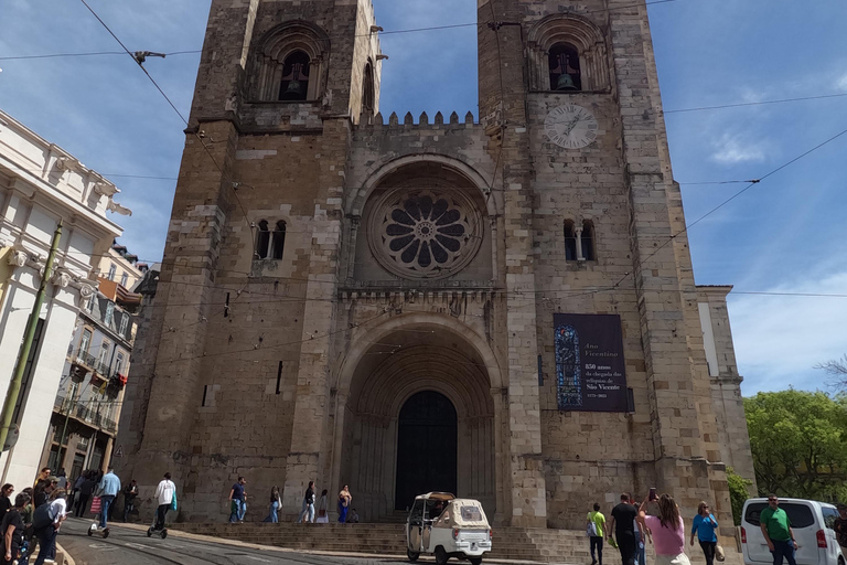 Lisbon:Private guided historical sightseeing Tour by TUK-TUK