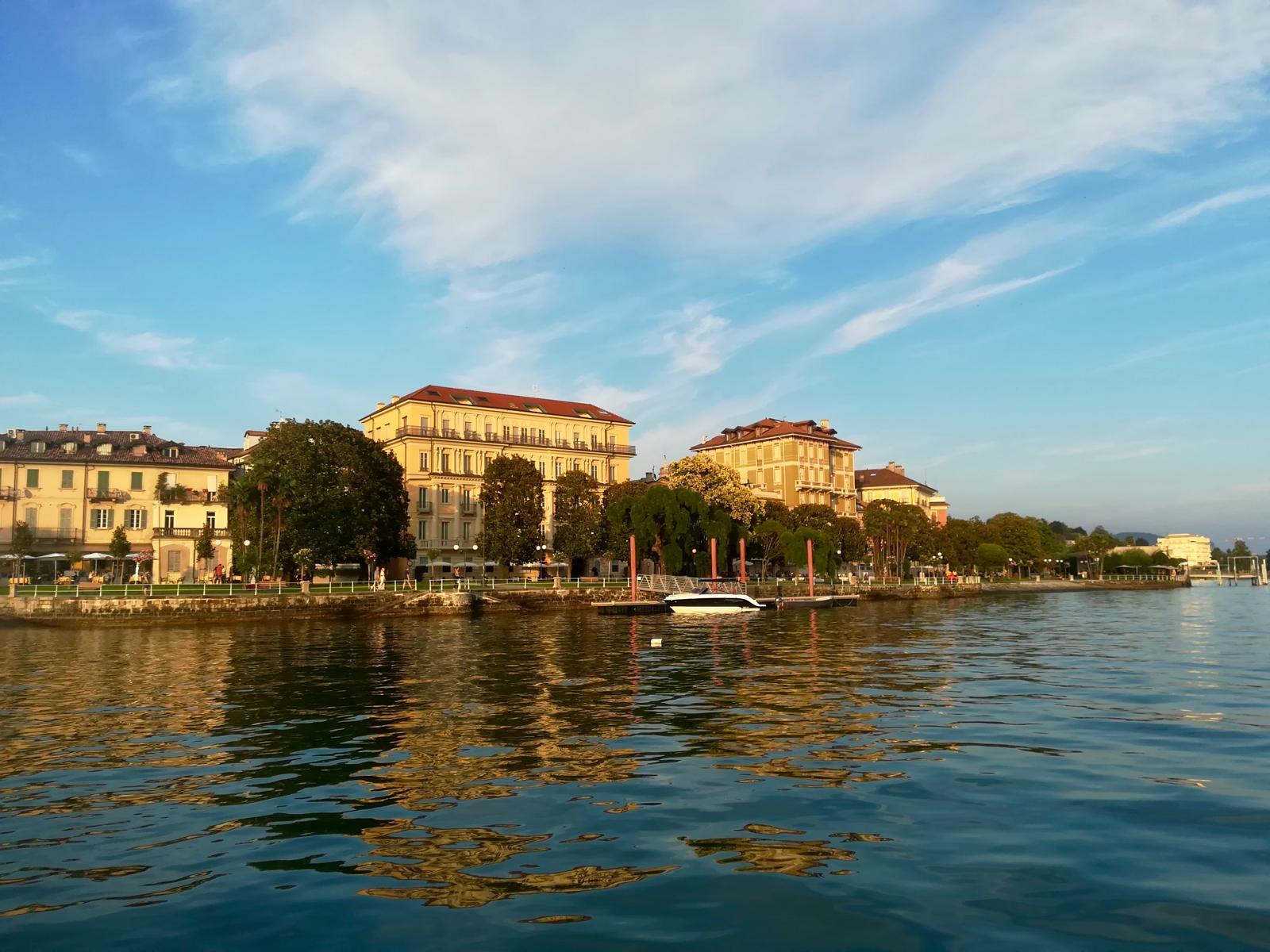 Stresa: private Bootsfahrt bei Sonnenuntergang und Abendessen auf der Isola dei Pescatori