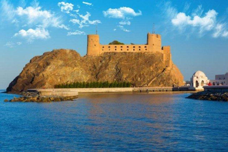 Muscat: Sunset Dhow Cruise with Omani Hospitality