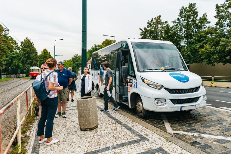 Prague: Castle Entry Ticket with Guide and River CruiseTour in English