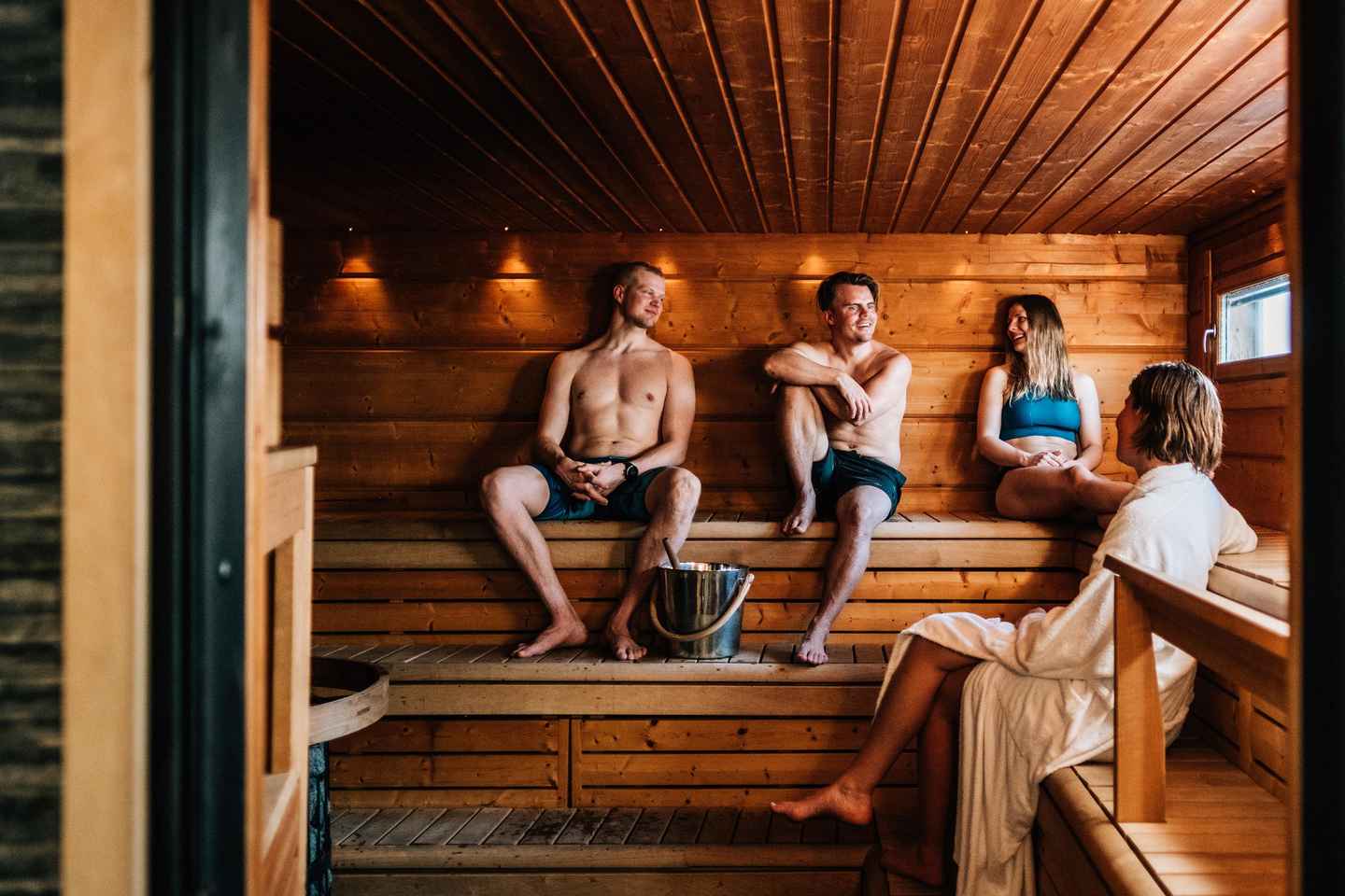 Rovaniemi: Overnight SnowHotel Adventure