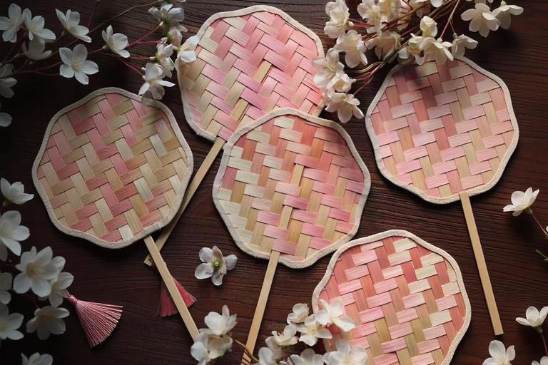 Shanghai: Traditional Bamboo Weaving Fan Experience