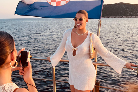 Dubrovnik: Sunset Boat Party with DJ & Blue Lagoon Swim Stop