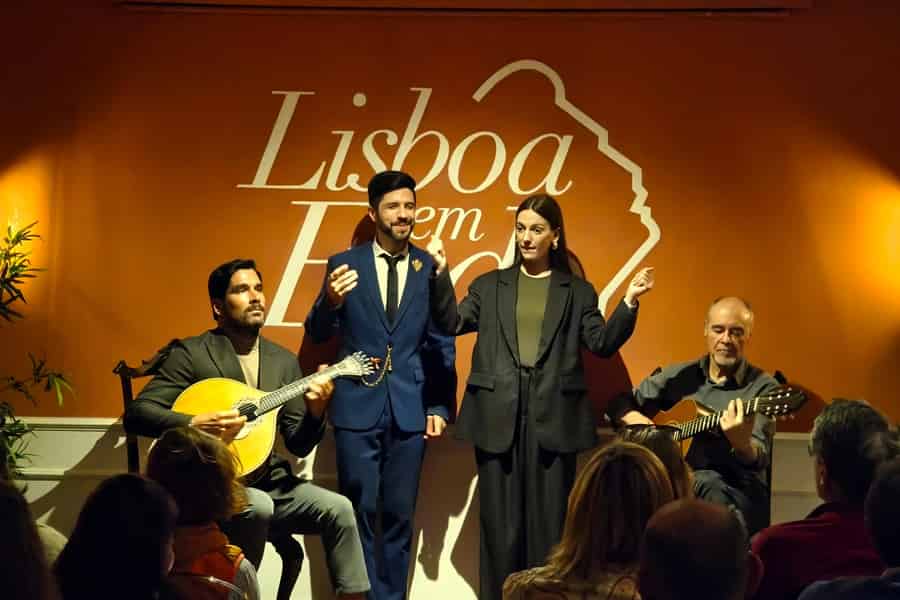 Lissabon: Live-Fado-Show mit Portwein im Lisboa em Fado. Foto: GetYourGuide Lissabon: Live-Fado-Show mit Portwein im Lisboa em Fado. Foto: GetYourGuide