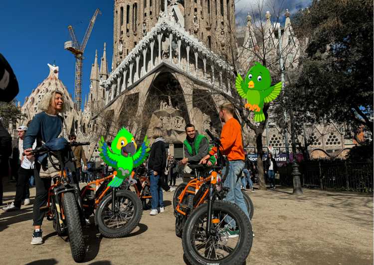 Барселона: Обиколка на Гауди с екскурзовод на велосипед, електромобил или скутер