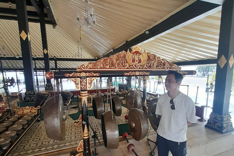 Yogyakarta: tour del Palazzo del Sultano, Borobudur e tramontoYogyakarta: Palazzo del Sultano, Borobudur e tour al tramonto