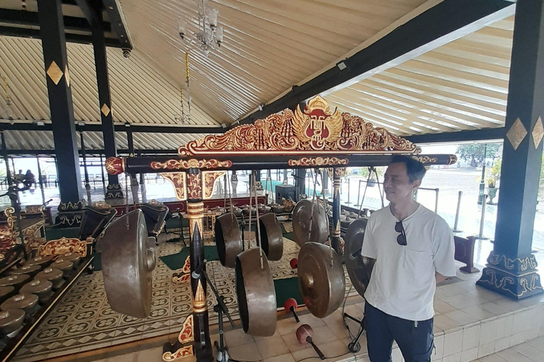 Yogyakarta: tour del Palazzo del Sultano, Borobudur e tramontoYogyakarta: Palazzo del Sultano, Borobudur e tour al tramonto