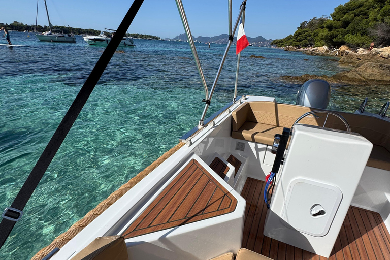Mandelieu-la-Napoule: Luxury Boat Rental Without a License Mandelieu - 8-hour luxury boat rental without a license (6 people)