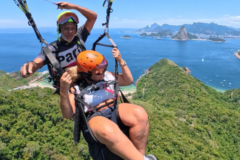 Niterói: Tandem Paragliding Flight with Luciano Miranda – No prior training required. Niterói: Tandem Paragliding Flight with Luciano Miranda – No Training Required
