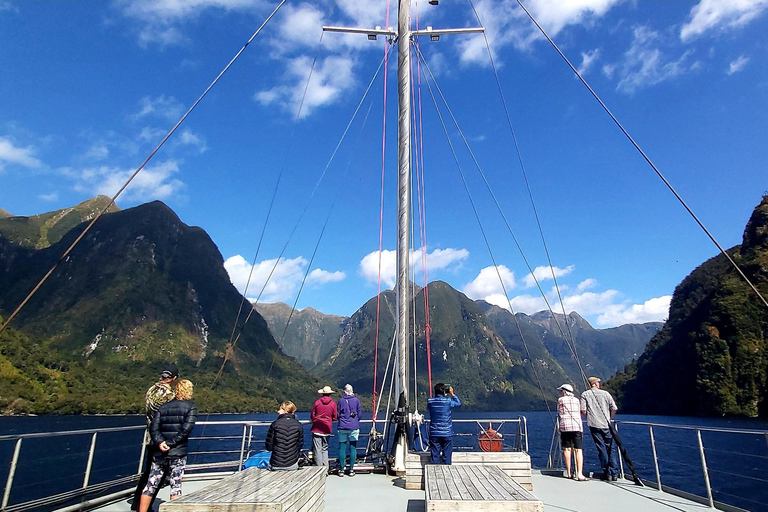 New Zealand: Guided 90-Day Tour of North & South Islands