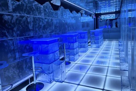 San Juan: Ice Bar Entry with Drink