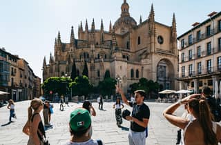 Madrid: Toledo & Segovia Tour mit Kathedrale, Alcazar & Mittagessen
