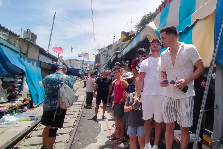 Bangkok: Grand Palace, Wat Pho, Train & Floating Market Tour