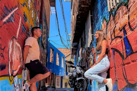 Medellin : Visite guidée de la Comuna 13 avec des guides de la région et des collations typiques