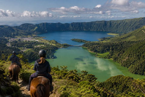 São Miguel: Sete Cidades Horse Ride with Lunch