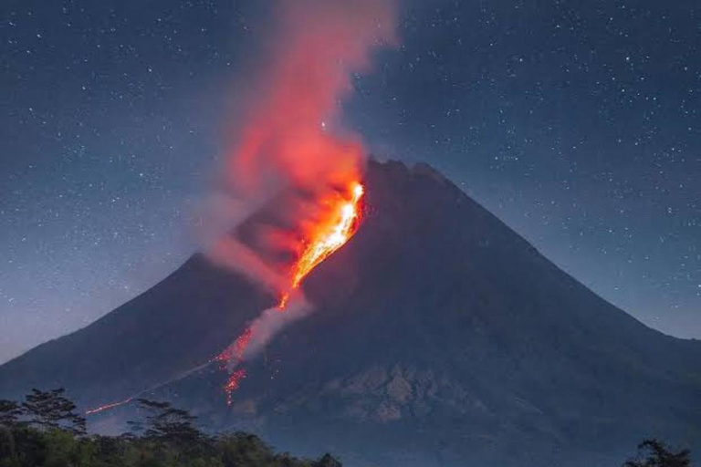 Yogyakarta: Prambanan Sunset & merapi lava view experience