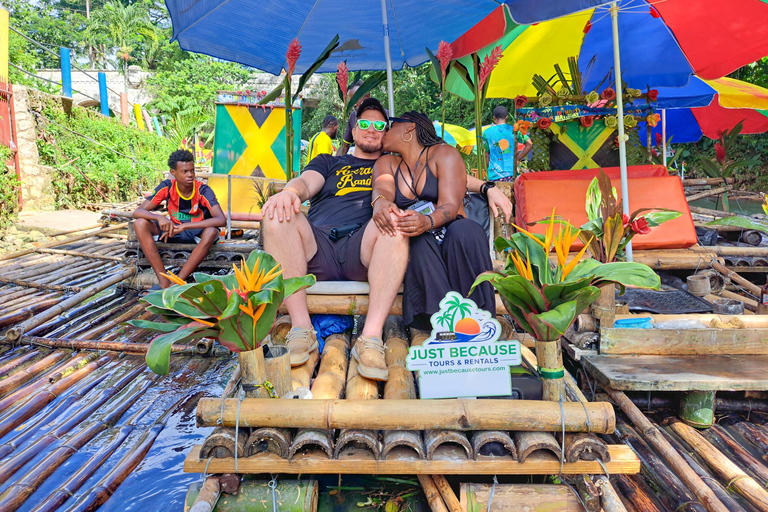 Montego Bay: Bamboo Rafting with Limestone Massage & Shoping