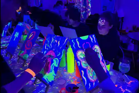 Rom: Neon Art Painting Workshop med vin
