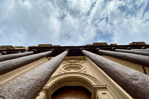 Essential Granada: Alhambra, Two Rivers, Three Worlds Essential Granada: Alhambra, Two Rivers, Three Worlds (E)