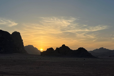 Wadi Rum: Tour particular de jipe de quatro horas com beduínos