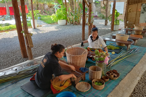 Siem Reap: Tonle Sap Lake & Floating Village Tour Tour in a Tuk Tuk