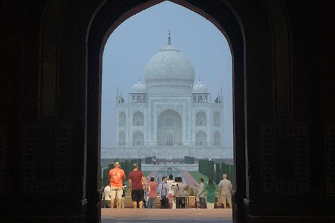 Tour di Agra taj mahal salta la filaTour privato di un giorno delhi agra Jaipur delhi