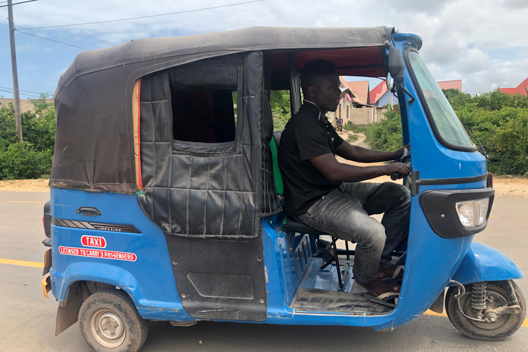 Zanzibar: trasferimento in tuk tuk a Kendwa e Nungwi