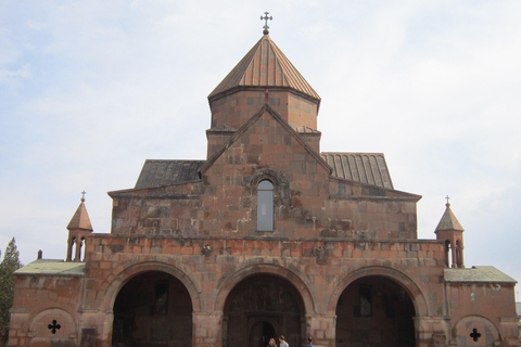 从埃里温出发：埃奇米亚津大教堂与酒庄之旅