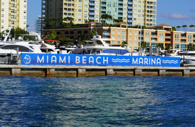 Miami: Tour in barca sulla spiaggia e crociera al tramonto nella baia di Biscayne