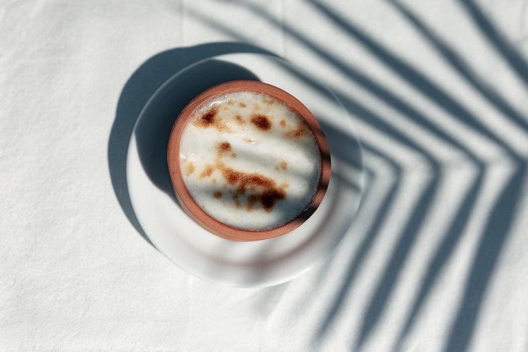 Arabskie noce pod gwiazdami: taras na dachuArabskie noce pod gwiazdami: mezze na dachu i mistyczny pokaz