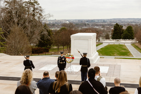 Cemitério de Arlington e Troca de Guarda Caminhada em pequenos gruposCemitério de Arlington: história, heróis e troca da guarda