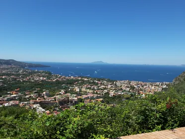 Sorrento: Amalfiküste Ganztagestour in Kleingruppen
