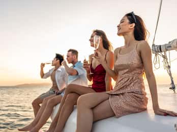 Ayia Napa: Crociera in catamarano al tramonto con spuntini e bevande