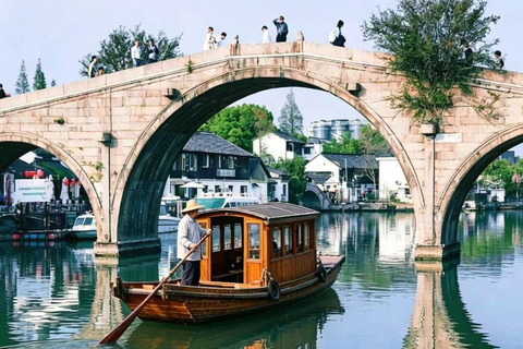 Shanghai: Zhujiajiao Water Town Boat Tour & Kung Fu Class