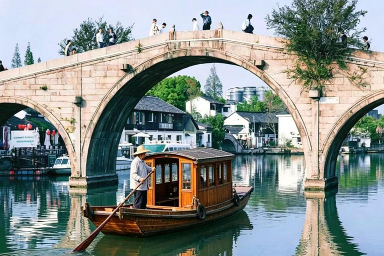 Shanghai: Zhujiajiao Water Town Boat Tour & Kung Fu Class