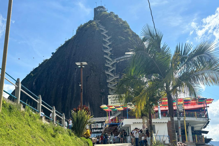 Tour Guatapé con visita a Granja de las Llamas y las Alpacas