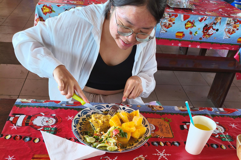 Port Vila: City Highlights Tour with Local Snacks