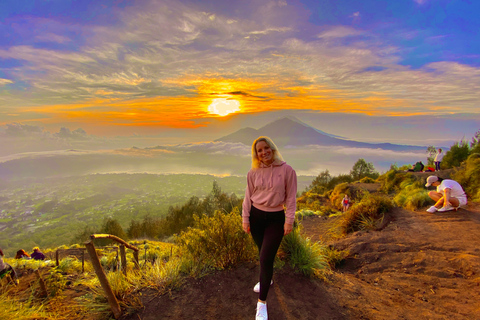 Klättring i soluppgången på Mount Batur med professionell guideMed transfer till hotellet all inclusive