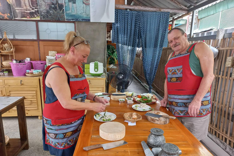 Chiang Mai : Small Group Thai Cooking class with market tour Join a small group in English