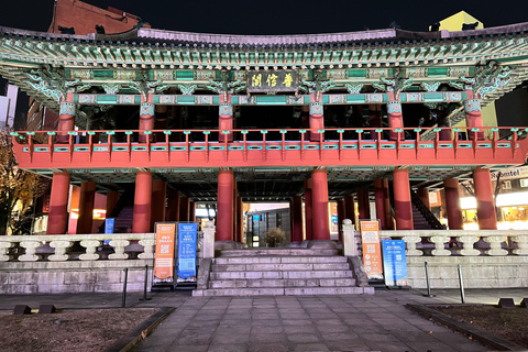 Walking through the heart of Seoul. Tour in Spanish